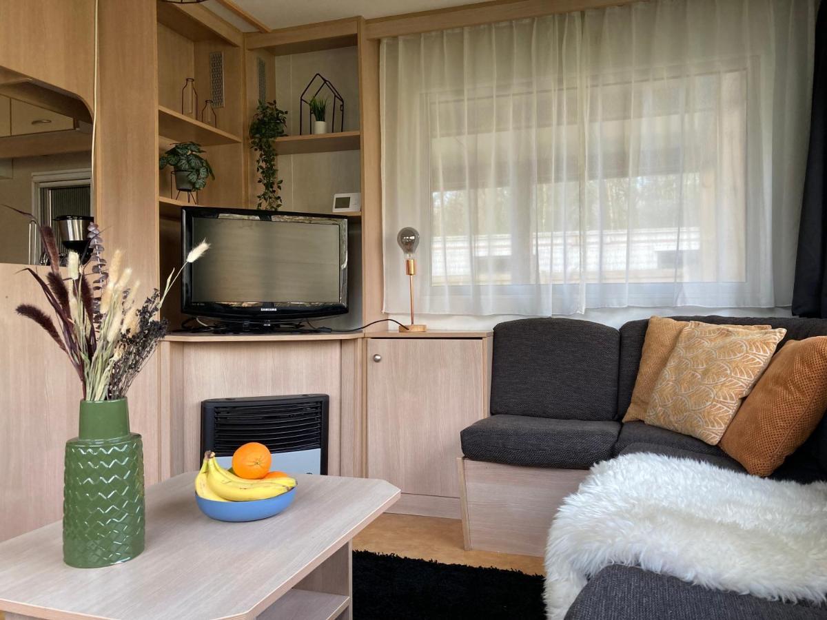 Chalet 'T Rijsterbos Op Camping Met Zwembad! Villa Exteriör bild